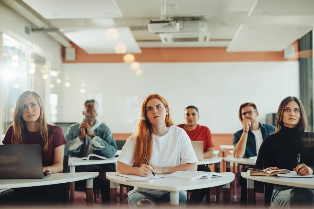 Comment intégrer une école de commerce à Paris après le bac ?